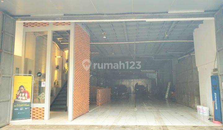 Rumah cocok buat Usaha di Pasar Baru, di Jalan Boulevard, HrgNego 1