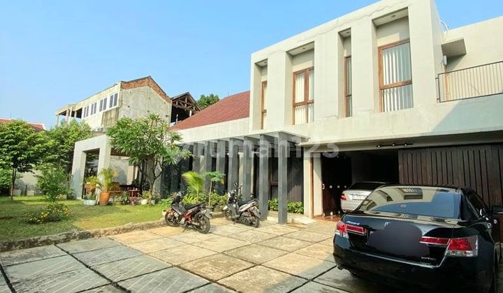 Well-Maintained House with Spacious Yard in Kebayoran Lama, South Jakarta Well-Maintained House with Spacious Yard in Kebayoran Lama, South Jakarta