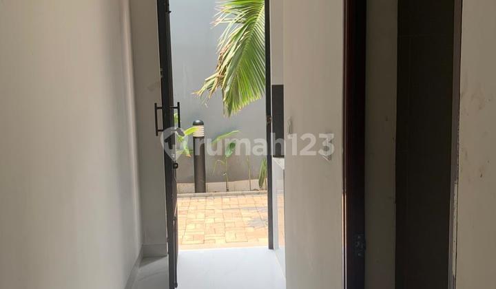 3-Story Building in Kebayoran Lama, Close to Transjakarta, MRT, Negotiable 2