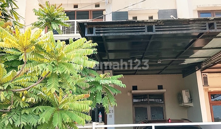 Well-Maintained House near Penabur School, SMS Mall, Sinpasa, Toll Access Well-Maintained House near Penabur School, SMS Mall, Sinpasa, Toll Access