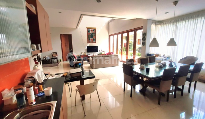 Lokasi Asri, Luas Tanah 389 M2 di Giriloka, Dkt Psr Modern, Ursula