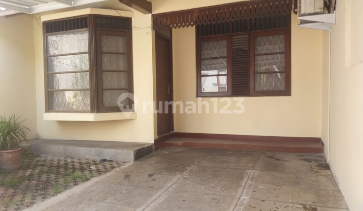 Rumah dlm kompleks di Bintaro sektor 2, dkt Sta KRL, RS Mitra  2