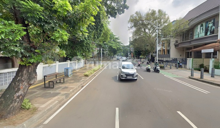 Bangunan Hadap Jalan Raya di Senopati Suryo, Cocok Usaha, Resto