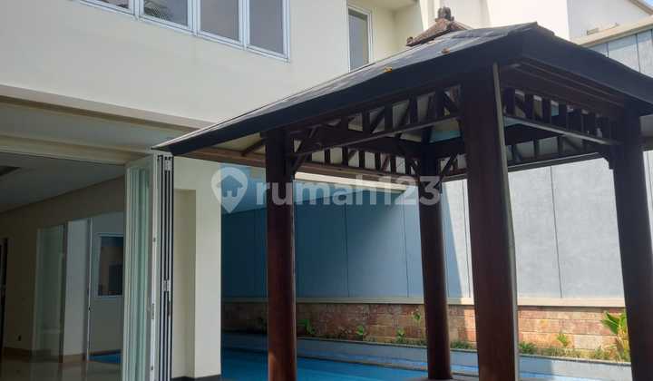 Rumah Mewah dan Nyaman Lokasi yang Cukup Strategis di Pejaten 2