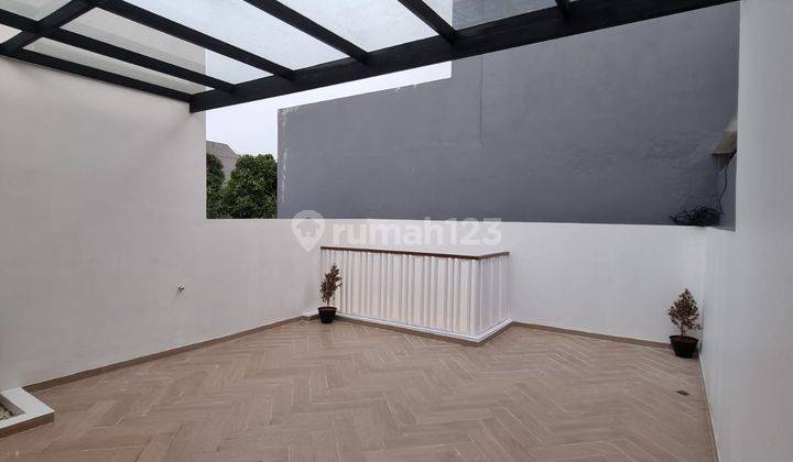 Rumah 3 Lantai Siap Huni Design France Classic Di Veteran Jakarta