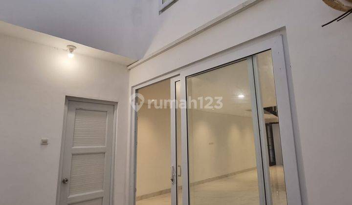 Rumah 3 Lantai Siap Huni Design France Classic Di Veteran Jakarta