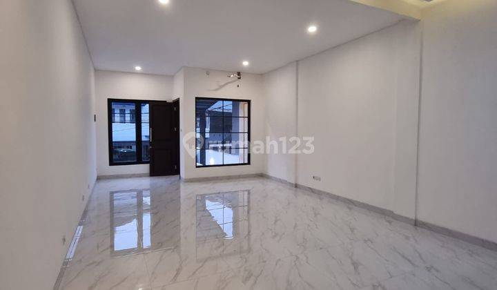 Rumah 3 Lantai Siap Huni Design France Classic Di Veteran Jakarta