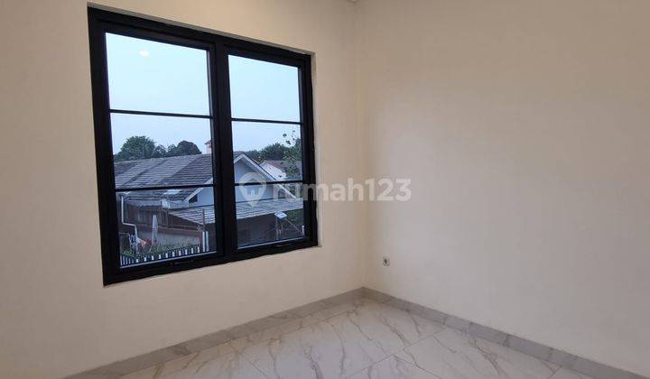 Rumah 3 Lantai Siap Huni Design France Classic Di Veteran Jakarta