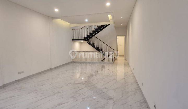 Rumah 3 Lantai Siap Huni Design France Classic Di Veteran Jakarta