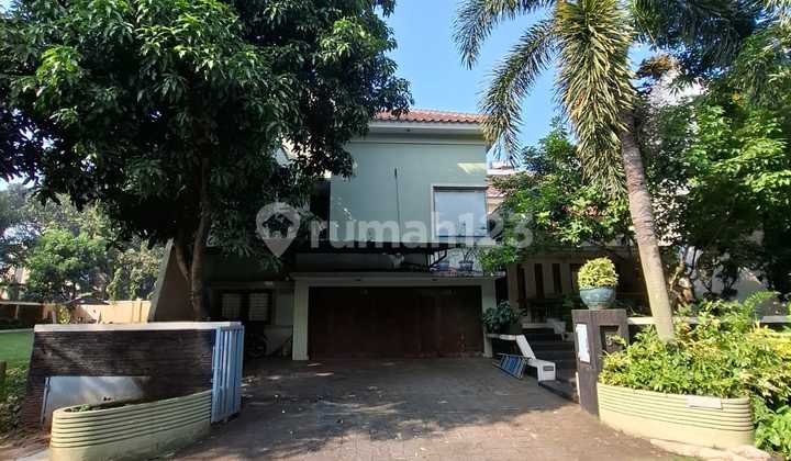 Rumah dengan Halaman Belakang Luas di Bintaro Jaya Sektor 9