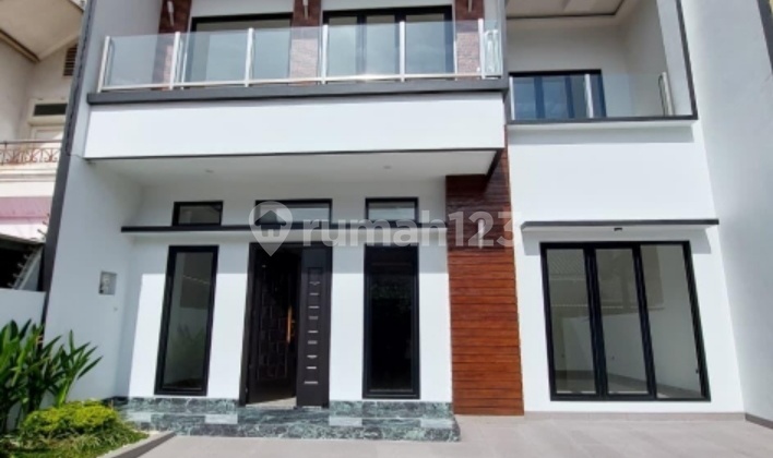 Rumah Minimalis Modern Dekat Sekolah International di Bsd City 2