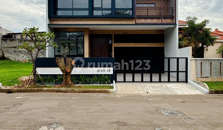 Rumah Exclusive Tropical Semi Furnished di Bintaro Sektor 9
