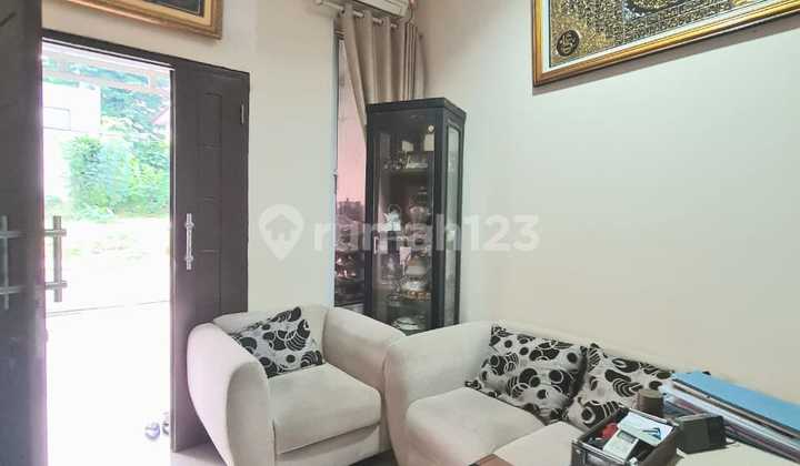 Rumah Terawat Baik Dalam Townhouse di Area Bintaro Sektor 5