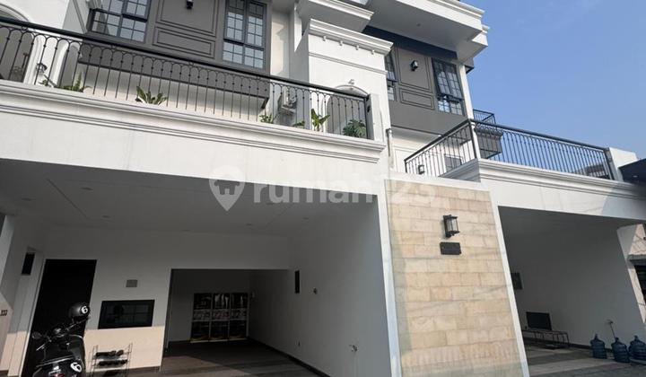Rumah Baru 4 Lantai American Classic Dalam Townhouse Di Pejaten