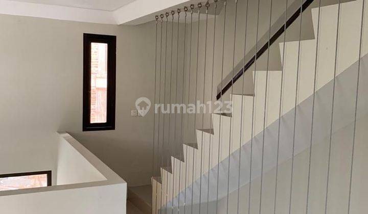 Rumah Minimalis Semi Furnished Dalam Cluster Di Area Bintaro 2