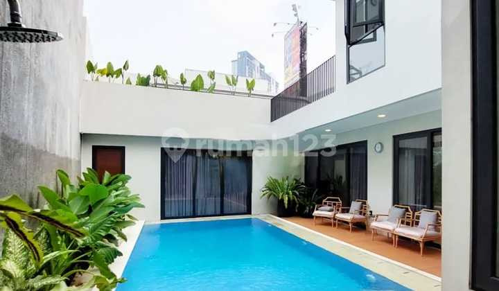 Rumah Minimalis Modern Ada Kolam Renang di Bintaro Jaya