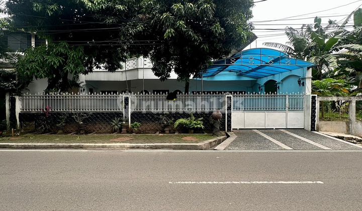 Rumah Pinggir Jalan Cocok untuk Hunian dan Usaha di Pesanggrahan