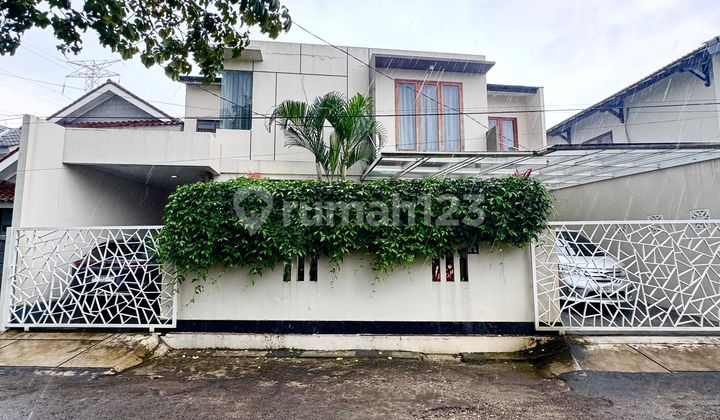 Rumah 2 Lantai dengan Kolam Renang di Bintaro Jaya Sektor 3