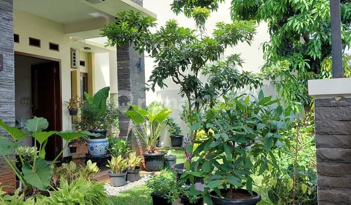 Rumah Asri Semi Furnished Lokasi Dekat Stasiun di Bintaro Jaya 2