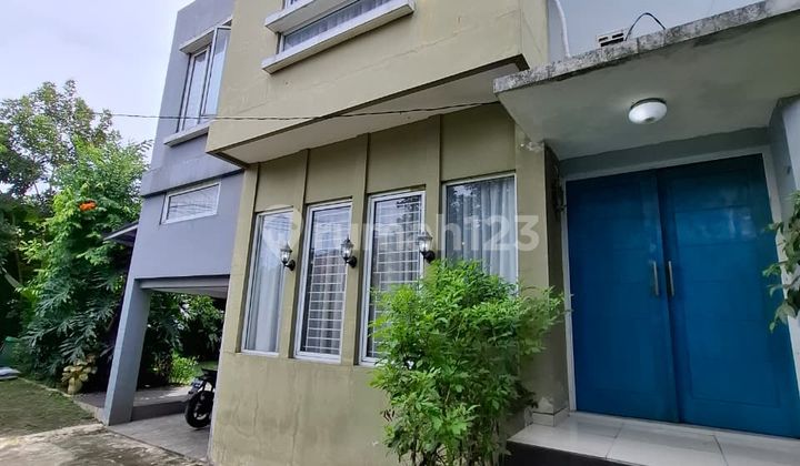 Rumah Modern Dan Asri Dengan Halaman Luas Di Bintaro Sektor 9