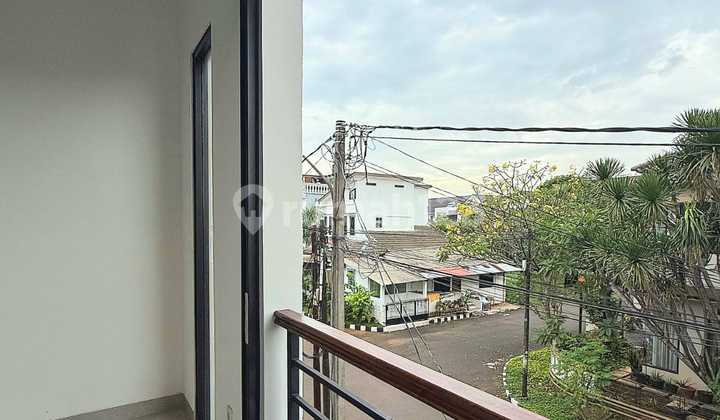 Rumah Hoek Jalan Depan Lapang dan Luas di Bintaro Jaya Sektor 9