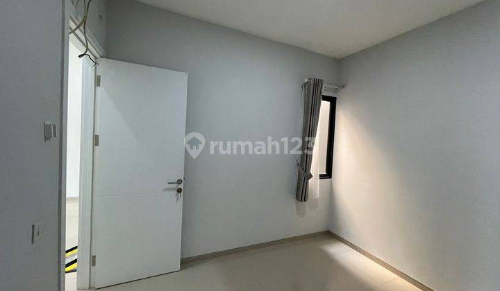 Rumah Dengan Halaman Belakang Lokasi Strategis Di Bintaro  2