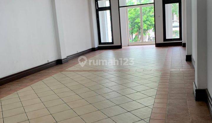 Dijual Ruko 3,5 Lantai Baru Gres Siap Pakai ada Pos Security 24 jam di Satelit dekat dengan Superindo Satelit, Tol Banyu Urip, Damo Harapan, Sekolah Xin Zhong, Sekolah Gloria,  2