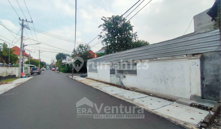 For Rent: Hook Land in Cisadene, near Kutai, Indragiri, Komering, formerly a car paint workshop.