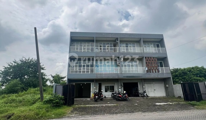 Dijual Ruko 3 Lantai Dian Istana, Deretan Mocca Vrbana - Puncak CBD, Surabaya Barat Dijual Ruko 3 Lantai Dian Istana, Deretan Mocca Vrbana - Puncak CBD, Surabaya Barat
