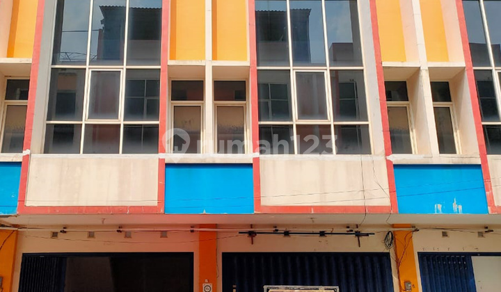 For Rent: Wiyung Shop House in a Complex, near Royal Residence, Menganti, Citraland