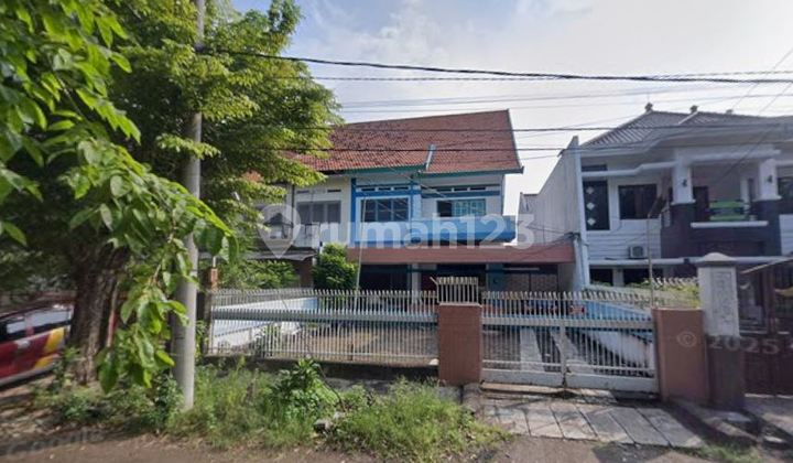 For Sale 2-Story House in Central Surabaya on Comal Keputran Street, Near Raya Darmo, Diponegoro, Ngagel Dr Soetomo. 1