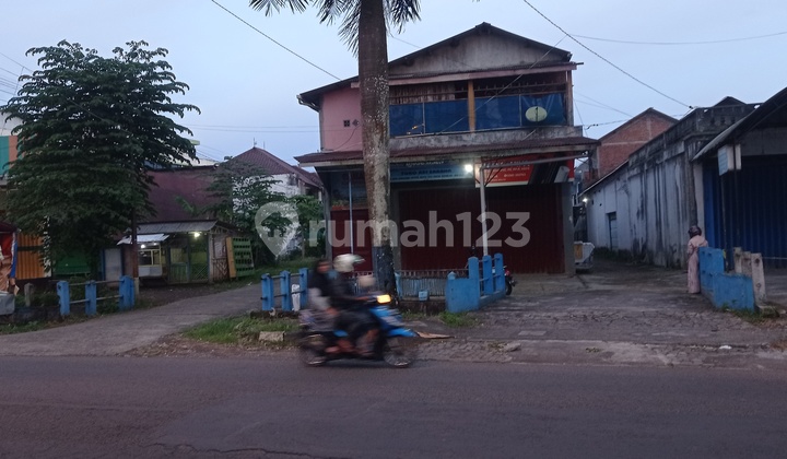 Roadside Shop-House for Sale in the Center of Kepanjen City, Next to the Malang Regency Office. 2