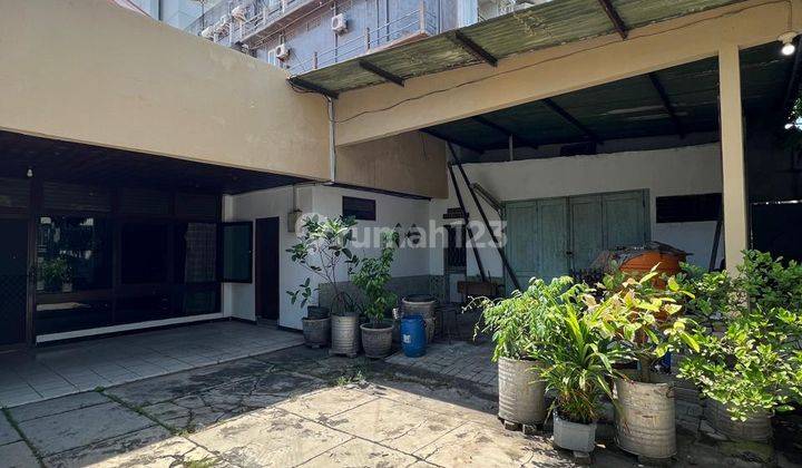 VG188 DIJUAL RUMAH UNFURNISHED BESARR, LOKASI STRATEGIS, COCOK UNTUK USAHA/KANTOR, TENGAH KOTA, SHM DI JALAN BILITON 1