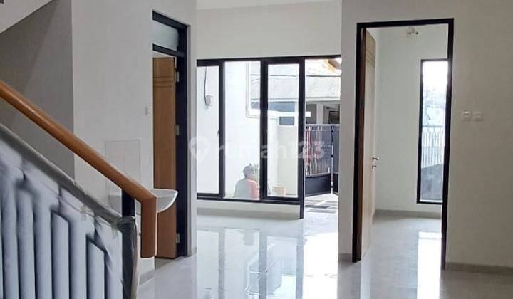 Vg157 Dijual Rumah 2 Lantai di Mulyosari Dekat Pakuwon City Mall 2