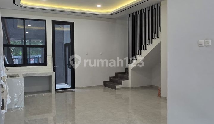 VG260 Dijual Rumah Baru Istimewa SHM di Manyar 2