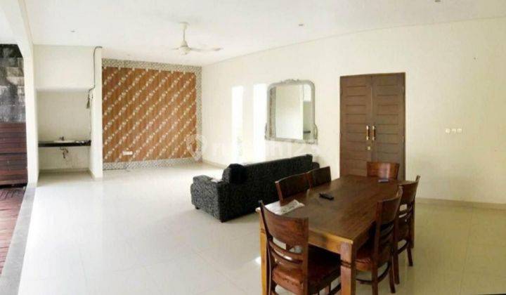 For Sale Villa Daerah Seminyak Bali Strategis 5