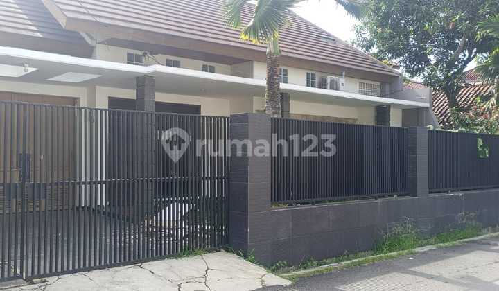 Disewakan Rumah Cocok Untuk Kantor rumah Tinggal Siap Huni di Pasirluyu, Bandung 1