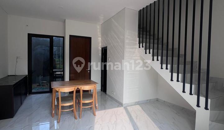 Strategic Location Town House Near Shopping Center and School Strategic Location Town House Near Shopping Center and School