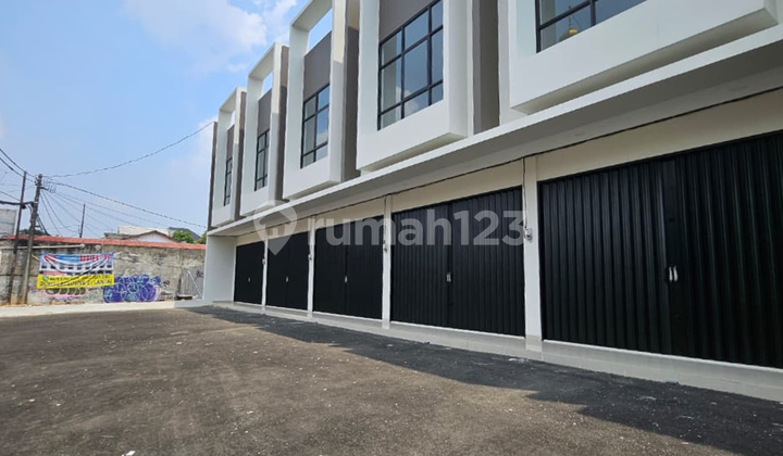 Ready-to-Occupy 5-Unit Shop House, Strategic Location, All Fees Included in Pondokmelati, Bekasi 2