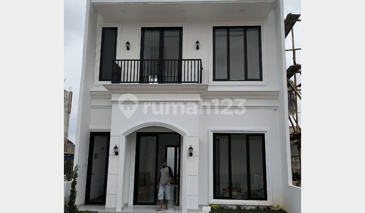 Rumah 2 Lantai Estetik Lokasi Strategis Fasilitas Sangat Lengkap