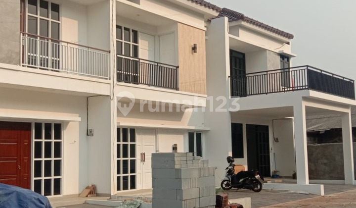 Town House Full Red Brick in Jatibening Bekasi 24-Hour Security Near Toll Access Town House Full Red Brick in Jatibening Bekasi 24-Hour Security Near Toll Access