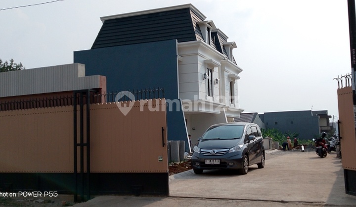Townhouse American Classic Design 5 Menit Akses Toll Jatiasih