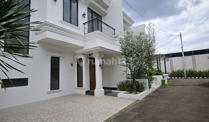 Rumah Mewah 2 Lantai di Pondok Gede Nyaman dan strategis 1