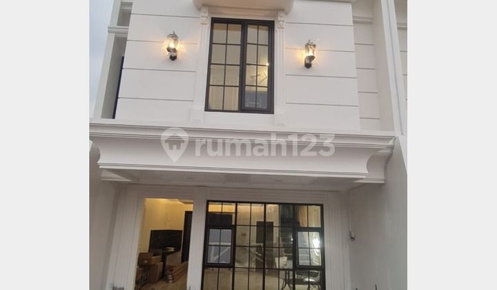 Townhouse American Classic Design 5 Menit Akses Toll Jatiasih