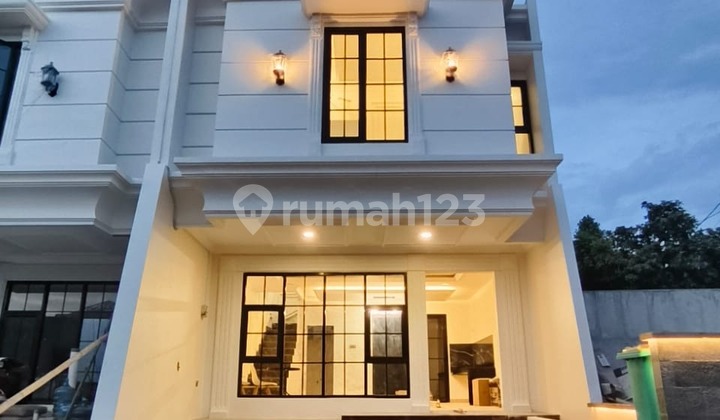 Town House Mewah Ekslusif 10 Menit Akses Toll Jatibening