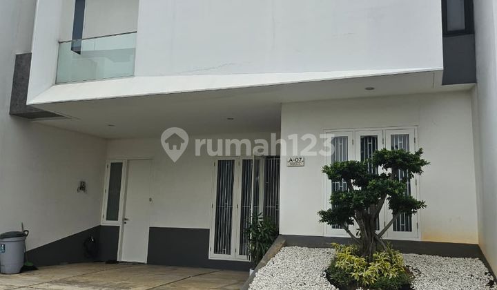 Rumah Mewah 2Lt Dekat Tol, Pusat Niaga dan Mall Free Kitchen Sett
