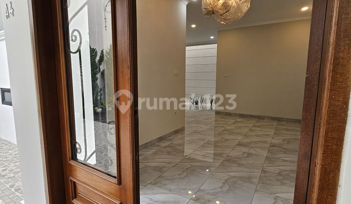 Rumah Mewah 2 Lantai Dekat dengan Mall Pondok Gede dan Bandara Halim