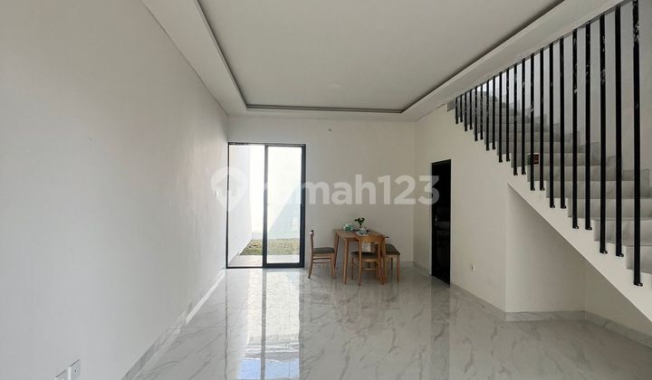 Ready-to-Occupy Modern House, Free Fees, Kitchen Set, Water Dispenser, Bekasi Ready-to-Occupy Modern House, Free Fees, Kitchen Set, Water Dispenser, Bekasi