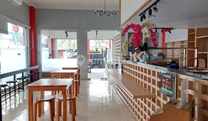 Disewakan ruko 2 lantai di kawasan strategis. Cocok untuk cafe atau mini market