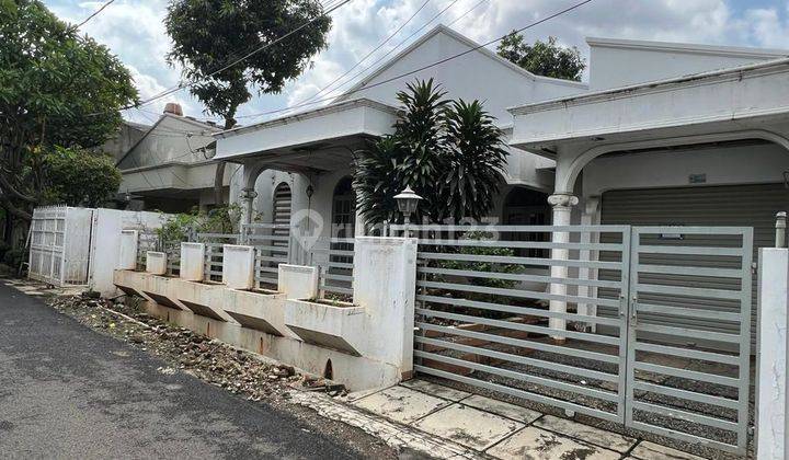 Rumah Tua di Kemanggisan SHM hadap Utara 2